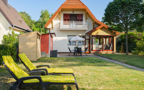 Sundown Beach: Haus, Zuhause, Wohngebiet, Dach, Hütte, Schatten, Estate, Garten, Rasen, Garten