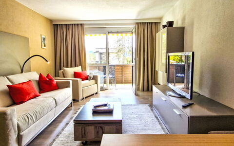 Bergnest: Möbel, Interior Design, Flooring, Fussboden, Couch, Wand, Holz, Zimmer, Decke, Wohnzimmer