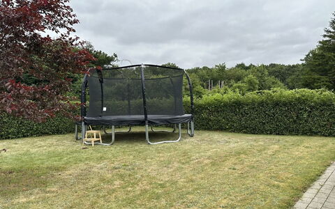 Truels - 30Km from the Sea: Trampolin, Trampolining - Geräte Und Materialien, Netz, Garten, Schatten, Rasen, Gittergewebe, Trampolin Springen, Garten, Gartenmöbel