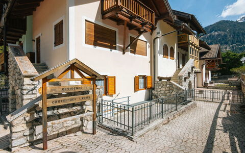 Corte dei Larici: Wohngebiet, Nachbarschaft, \Stadt, Haus, Zuhause, Grundstueck, Menschliche Siedlung, Vorort, Urban Design, Rasen