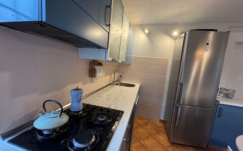 Cottage Wisteria: Küchengerät, Küche, Countertop, Major Appliance, Herd, Herd, Haushaltsgerät, Gasherd, Cabinetry, Spüle