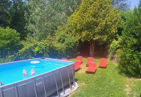 Cottage Wisteria: Garten, Rasen, Hinterhof, Freizeit, Kunststoff, Schatten, Garten, Schwimmbad, Park