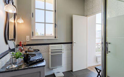Les Jardins de Cabourg: Interior Design, Armatur, Flooring, Badezimmer, Fussboden, Zapfhahn, Beleuchtung, Installation, Zuhause, Tür