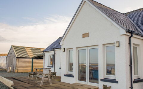 Solas Alainn: Wohngebiet, Zuhause, Estate, Balkon, Zaun, Villa