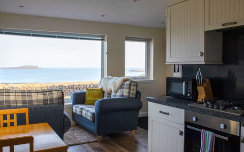 Solas Alainn Chalet: Wohngebiet, Zuhause, Estate, Balkon, Zaun, Villa