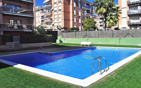 Tramuntana: Gebäude, Pflanze, Wasser, Fenster, Schwimmbad, Azurblau, Rechteck, Interior Design, Urban Design, Schatten