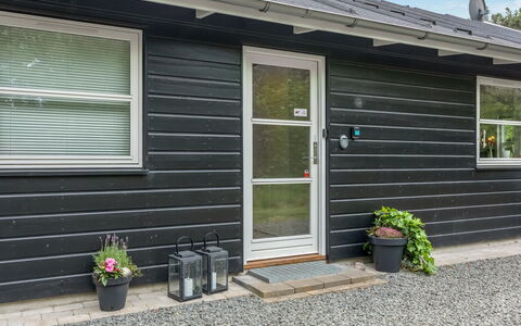 Varpu - 1.5Km from the Sea: Estate, Schatten, Auffahrt, Bauernhaus