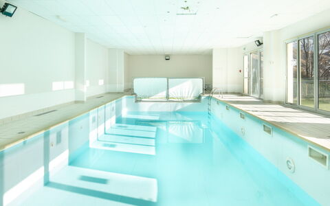 Les Fermes de Saint Sorlin: Flooring, Fussboden, Decke, Schwimmbad, Interior Design, Resort, Design, Fliese, Hotel, Freizeitzentrum
