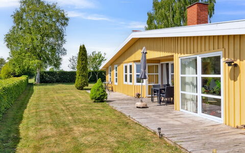 Erin - 200M from the Sea: Hütte, Haus, Grundstueck, Dach, Zuhause, Estate, Bauernhaus, Rasen, Garten, Schatten