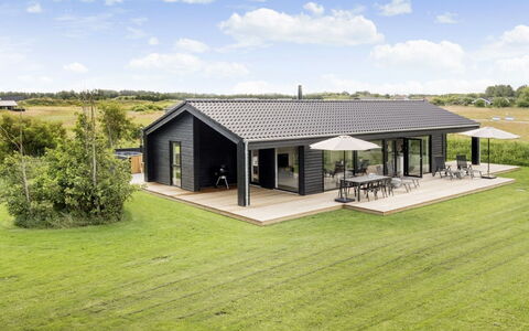 Faidra - 1.1Km from the Sea: Estate, Schatten, Auffahrt, Bauernhaus