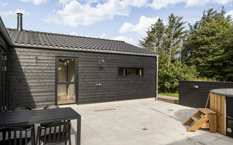 Faidra - 1.1Km from the Sea: Estate, Schatten, Auffahrt, Bauernhaus