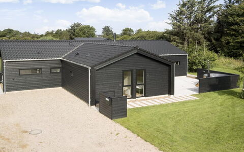 Faidra - 1.1Km from the Sea: Estate, Schatten, Auffahrt, Bauernhaus