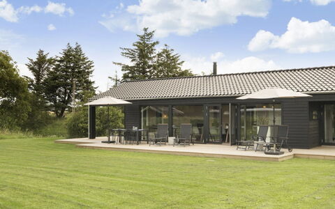 Faidra - 1.1Km from the Sea: Estate, Schatten, Auffahrt, Bauernhaus