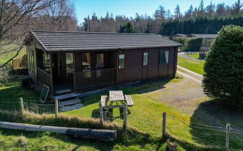Lodge 5: Gras, Hütte, Haus, Zuhause, Dach, Ländliches Gebiet, Veranda, Grundstueck, Blockhaus, Gartenbauten