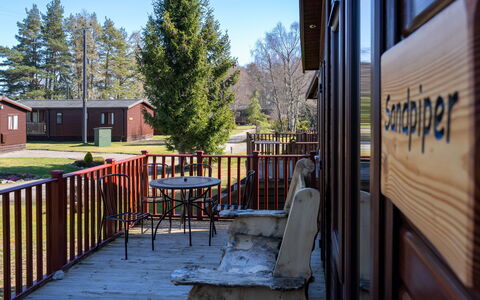 Lodge 2: Holz, Hütte, Holzbeize, Hartholz, Abstellgleis, Garten, Blockhaus, Veranda, Schatten, Hinterhof