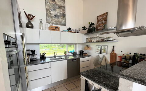 Sejer - 350M from the Sea: Küchengerät, Küche, Countertop, Interior Design, Cabinetry, Major Appliance, Möbel, Flooring, Haushaltsgerät, Beleuchtung