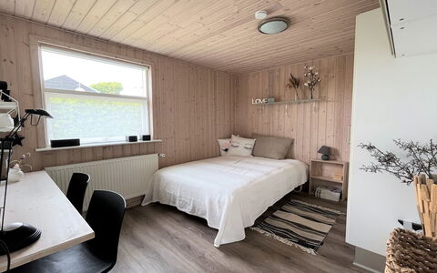 Sejer - 350M from the Sea: Flooring, Fussboden, Interior Design, Schlafzimmer, Holz, Möbel, Bett, Decke, Zimmer, Holzboden