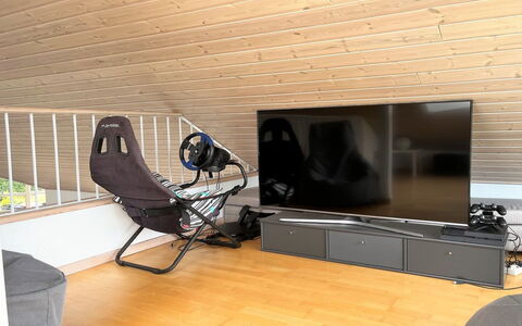 Sejer - 350M from the Sea: Flooring, Holz, Möbel, Fussboden, Holzboden, Interior Design, Beleuchtung, Laminatboden, Elektronisches Gerät, Wohnzimmer
