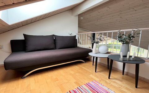 Sejer - 350M from the Sea: Möbel, Holz, Flooring, Interior Design, Couch, Fussboden, Holzboden, Wohnzimmer, Kissen, Dekokissen