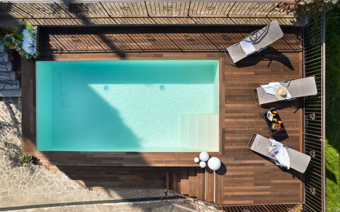 Villa Gori: Holz, Schwimmbad, Flooring, Verbundwerkstoff, Gartenmöbel, Deck, Eco Hotel, Freizeit, Resort, Hartholz