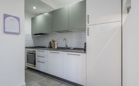 Central Cozy Nest With Parking, Bogliasco: Küchengerät, Küche, Countertop, Major Appliance, Flooring, Interior Design, Cabinetry, Fussboden, Decke, Möbel