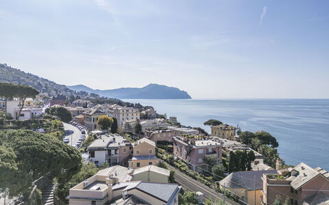 Central Cozy Nest With Parking, Bogliasco: Wasser, Gewässer, Küste, Wohngebiet, Küsten Und Ozeanische Forms, Horizont, Meer, Haus, Zuhause, Menschliche Siedlung