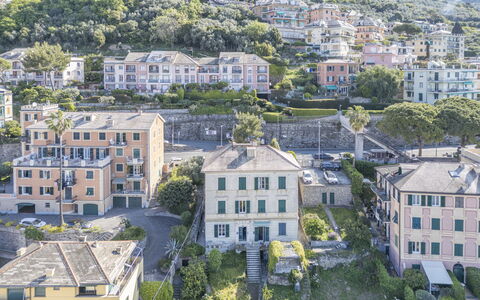 Central Cozy Nest With Parking, Bogliasco: Gebäude, Wohngebiet, Stadt, Haus, Nachbarschaft, Sommer, \Stadt, Zuhause, Wohnung, Menschliche Siedlung