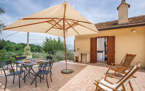 Casa Rosmarino, Ac, Wifi, Narni: Möbel, Holz, Stuhl, Tabelle, Gartenmöbel, Flooring, Küche & Esszimmer Tisch, Tisch Im Freien, Schatten, Holzbeize