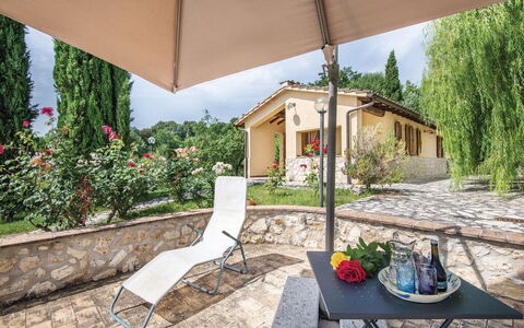 Casa Lavanda, Ac, Wifi, Narni: Möbel, Tabelle, Gartenmöbel, Stuhl, Schatten, Garten, Küche & Esszimmer Tisch, Hinterhof, Tisch Im Freien, Blumentopf