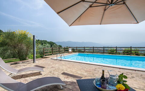 Casa Alloro, Ac, Wifi, Narni: Schwimmbad, Resort, Gartenmöbel, Eco Hotel, Stuhl, Hotel, Villa, Ferienort
