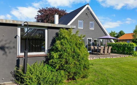 Begitte - 200M from the Sea: Blau, Strauch, Hütte, Ground, Garten, Estate, Schatten, Landscaping, Bauernhaus, Eco Hotel
