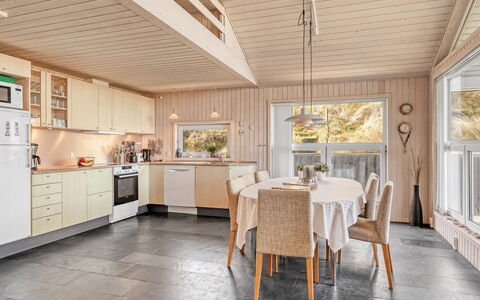 Elni - 350M from the Sea: Holz, Zuhause, Veranda, Deck, Hartholz, Dach, Holzbeize, Holzboden, Eco Hotel