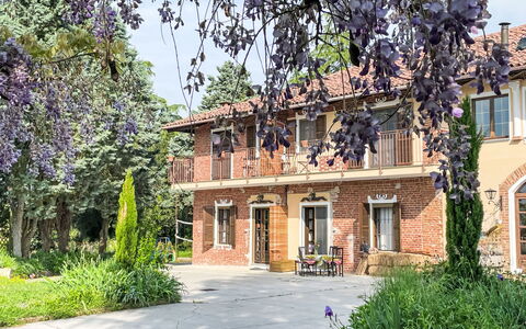 Asti 50: Haus, Strauch, Zuhause, Wohngebiet, Estate, Hütte, Hazienda, Garten, Schatten, Rasen