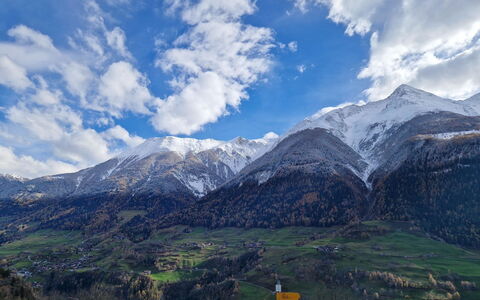 Dorfstrasse 97 2. Og Süd: Berg, Himmel, Bergforms, Wolke, Natur, Hügel, Gebirge, Hochland, Natürliche Landschaft, Landschaft