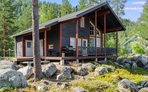 Blue Lake Villa: Bett, Möbel, Schlafzimmer, Interior Design, Bedding, Bettdecke, Flooring, Holz, Fussboden, Zimmer