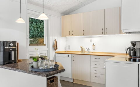 Frethi - 30Km from the Sea: Küche, Küchengerät, Countertop, Interior Design, Major Appliance, Cabinetry, Flooring, Möbel, Sinken, Haushaltsgerät