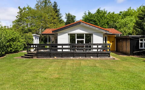 Frethi - 30Km from the Sea: Hütte, Zuhause, Veranda, Abstellgleis, Gartenbauten, Schatten, Rasen, Estate, Garten, Bauernhaus