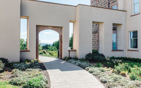 Great Glen View: Garten, Estate, Landscaping, Garten, Walkway