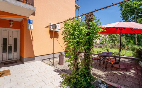 San Marco: Wohnung, Stuhl, Blumentopf, Zimmerpflanze, Schatten, Garten, Gartenmöbel, Balkon, Hof