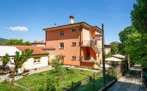 San Marco: Fenster, Wohngebiet, Haus, Zuhause, Nachbarschaft, Dach, Menschliche Siedlung, Vorort, Wohnung, Balkon