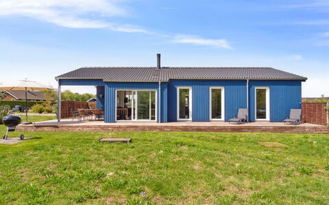 Snari - 700M from the Sea: Flooring, Wand, Fussboden, Interior Design, Holz, Decke, Holzboden, Beleuchtung, Möbel, Laminatboden