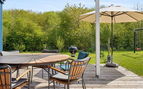 Snari - 700M from the Sea: Flooring, Wand, Fussboden, Interior Design, Holz, Decke, Holzboden, Beleuchtung, Möbel, Laminatboden