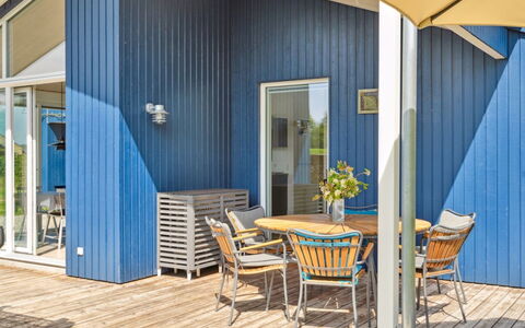 Snari - 700M from the Sea: Flooring, Wand, Fussboden, Interior Design, Holz, Decke, Holzboden, Beleuchtung, Möbel, Laminatboden