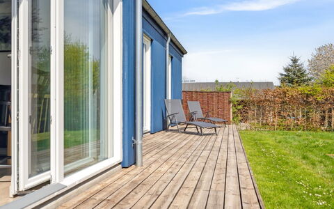 Snari - 700M from the Sea: Flooring, Wand, Fussboden, Interior Design, Holz, Decke, Holzboden, Beleuchtung, Möbel, Laminatboden