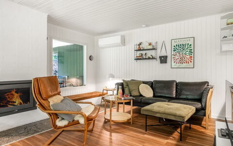 Gitten - from the Sea: Möbel, Interior Design, Flooring, Holz, Holzboden, Fussboden, Couch, Wohnzimmer, Decke, Beleuchtung