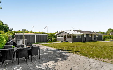 Rathi - from the Sea: Estate, Schatten, Auffahrt, Bauernhaus