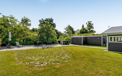 Rathi - from the Sea: Estate, Schatten, Auffahrt, Bauernhaus