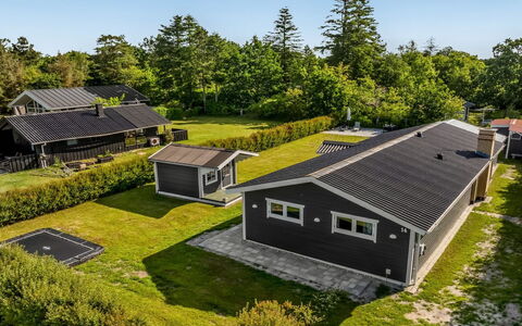 Rathi - from the Sea: Estate, Schatten, Auffahrt, Bauernhaus