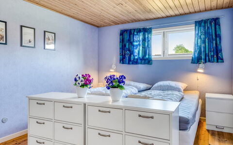 Rathi - from the Sea: Möbel, Interior Design, Schlafzimmer, Bett, Fussboden, Beleuchtung, Decke, Flooring, Zimmer, Bedding
