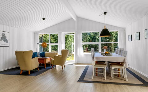 Balthasar - 400M from the Sea: Flooring, Interior Design, Holzboden, Holz, Fussboden, Decke, Möbel, Wohnzimmer, Laminatboden, Couch